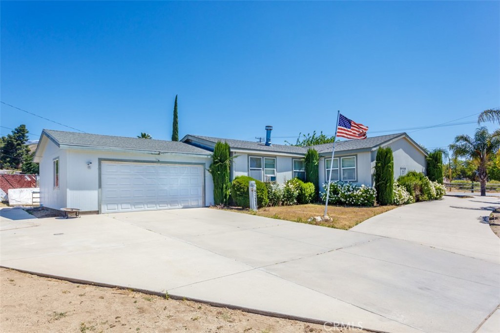 1225 N Alessandro St