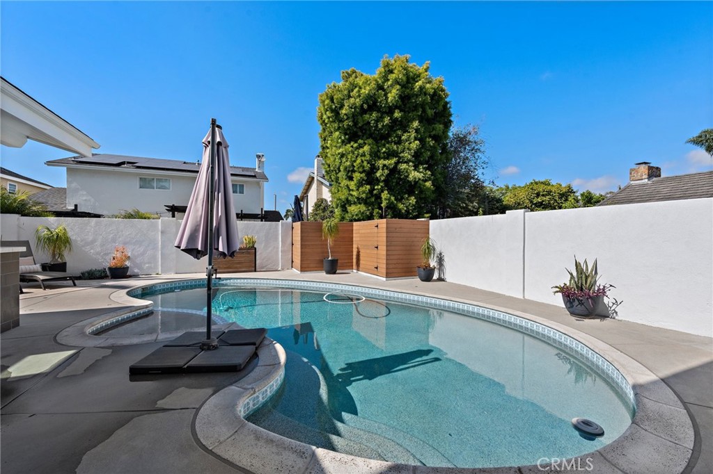 5341 Kenilworth Drive