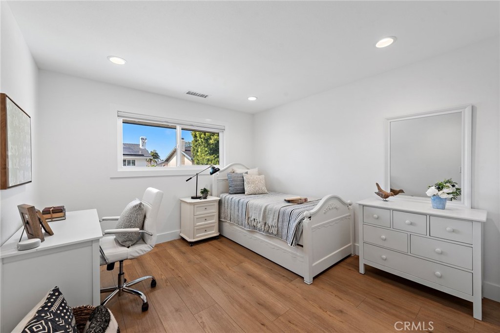 5341 Kenilworth Drive