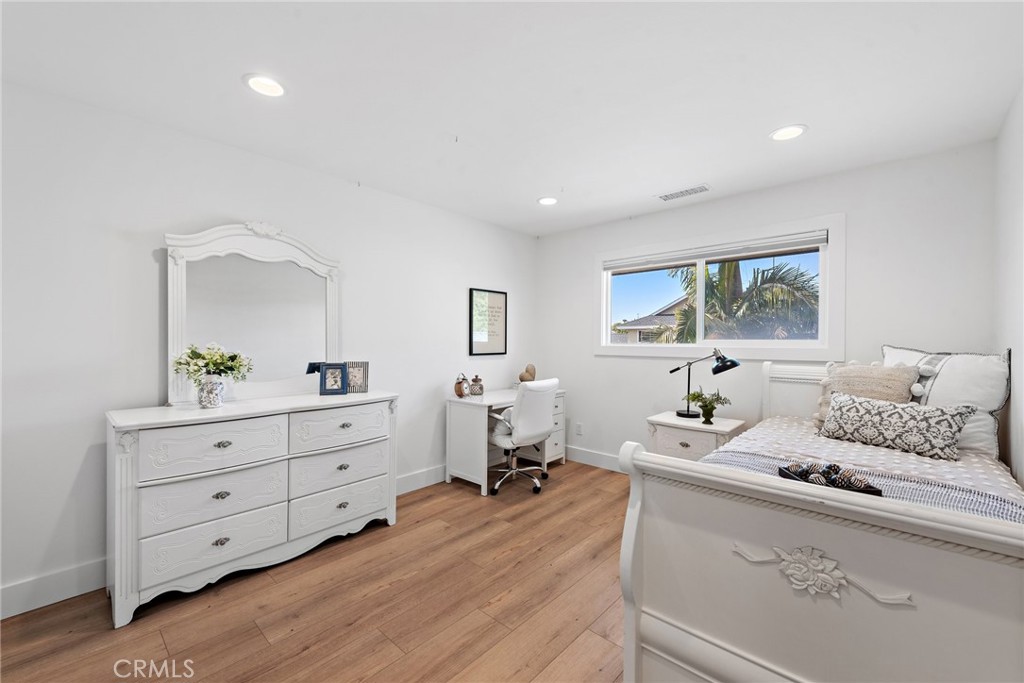 5341 Kenilworth Drive