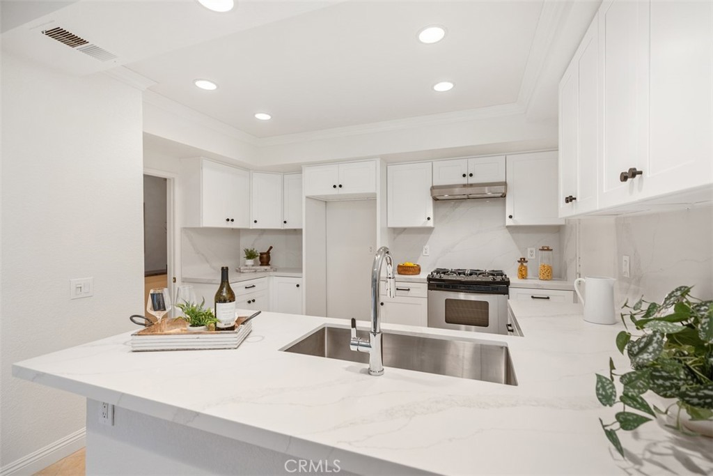 32 Suffolk Downs 105