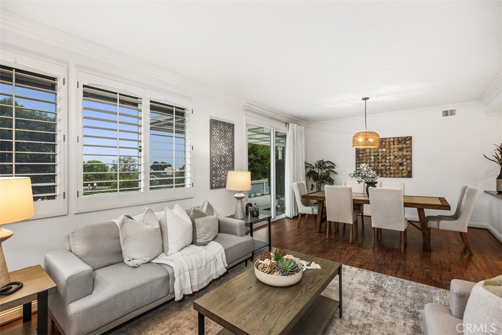 32 Suffolk Downs 105