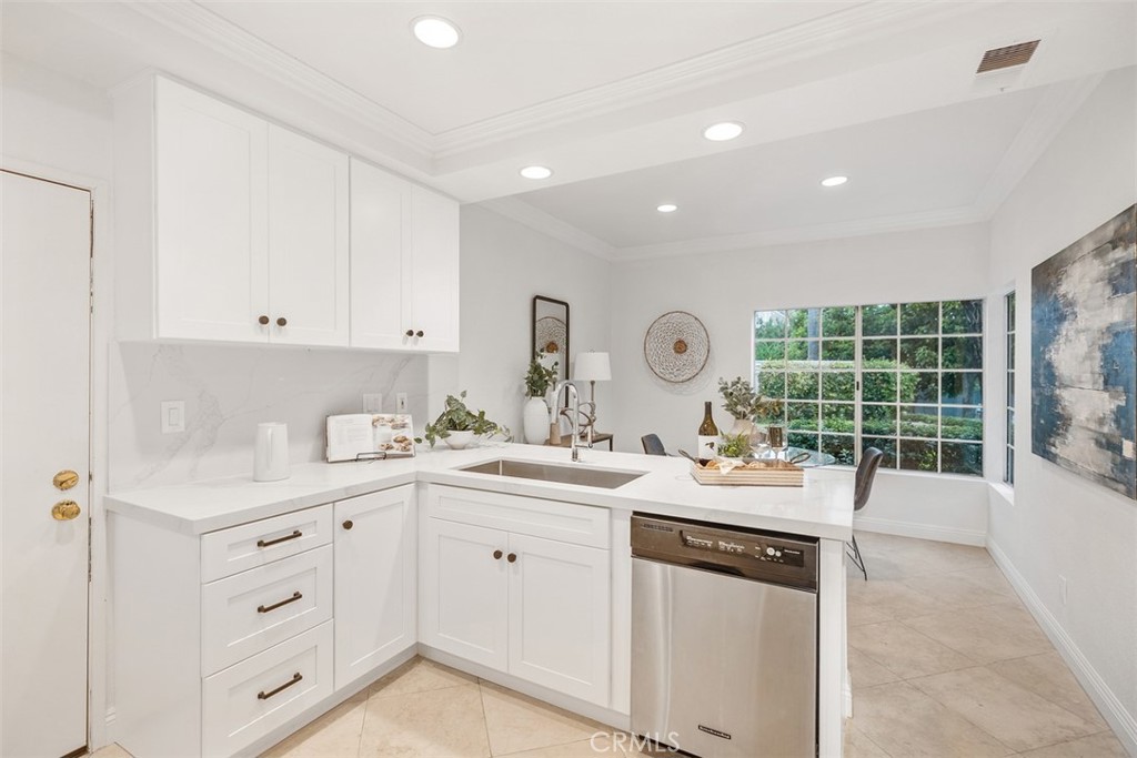 32 Suffolk Downs 105