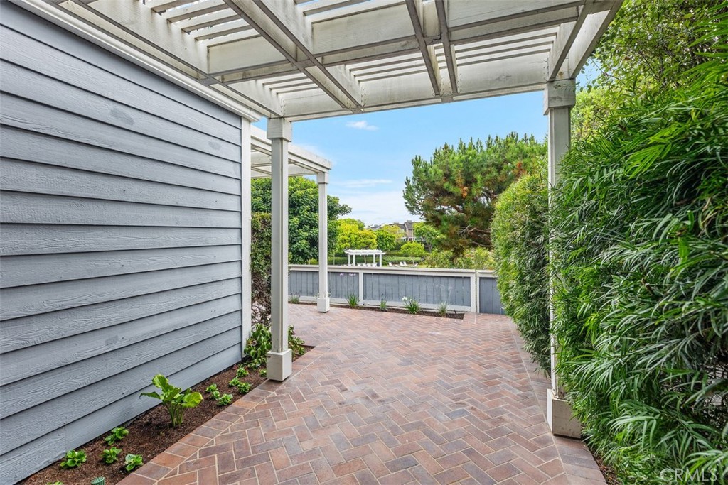 32 Suffolk Downs 105