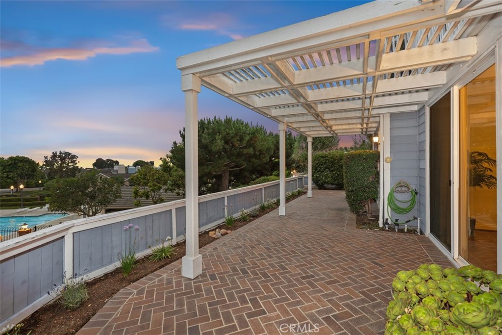 32 Suffolk Downs 105