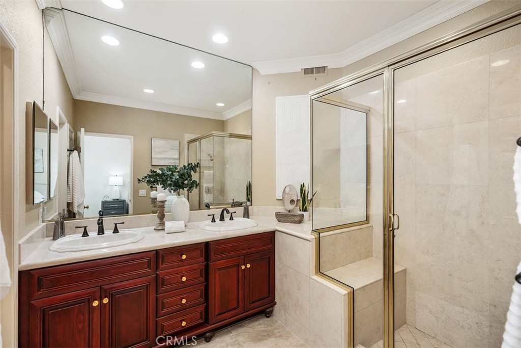 32 Suffolk Downs 105