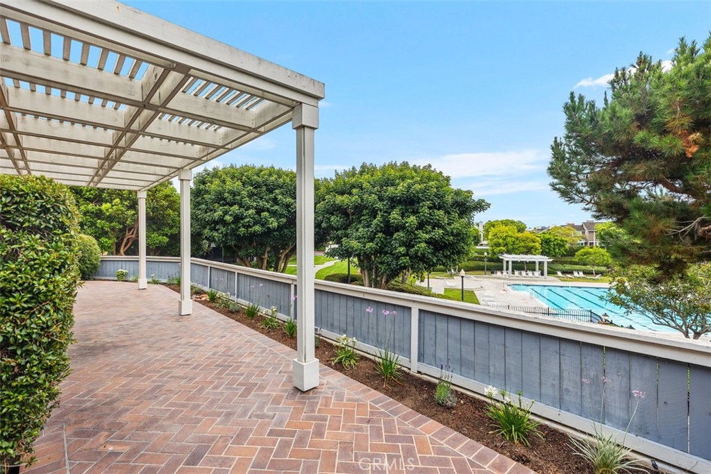 32 Suffolk Downs 105