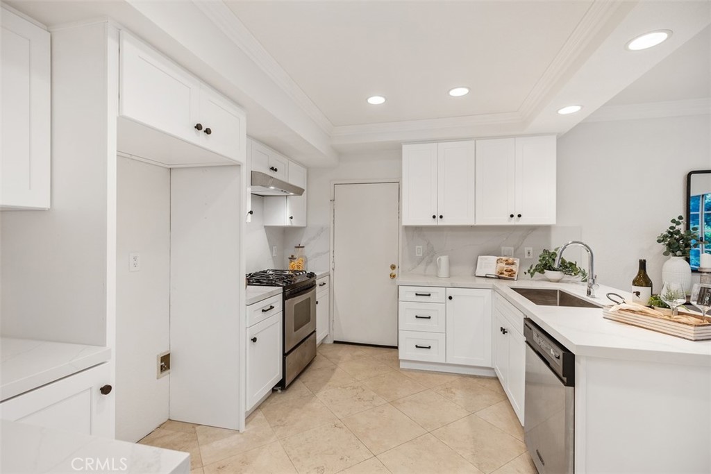 32 Suffolk Downs 105