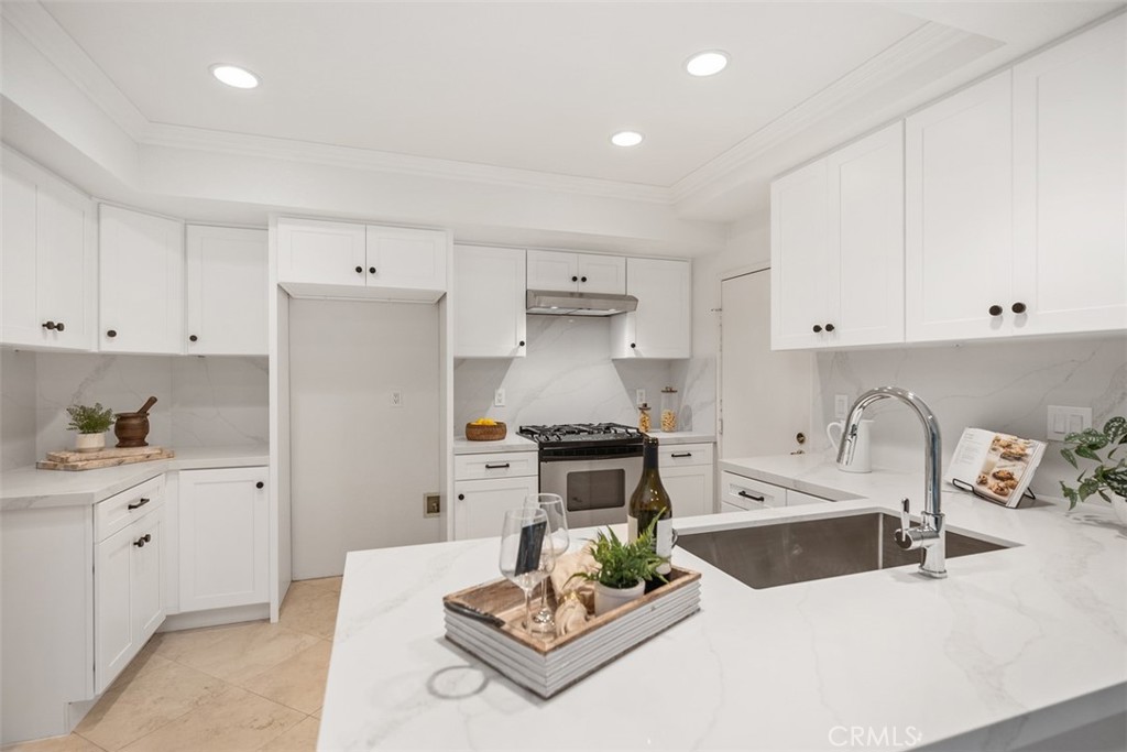 32 Suffolk Downs 105