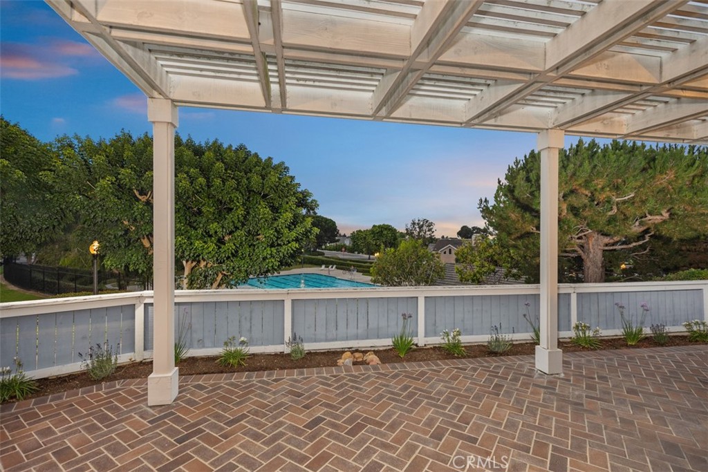 32 Suffolk Downs 105