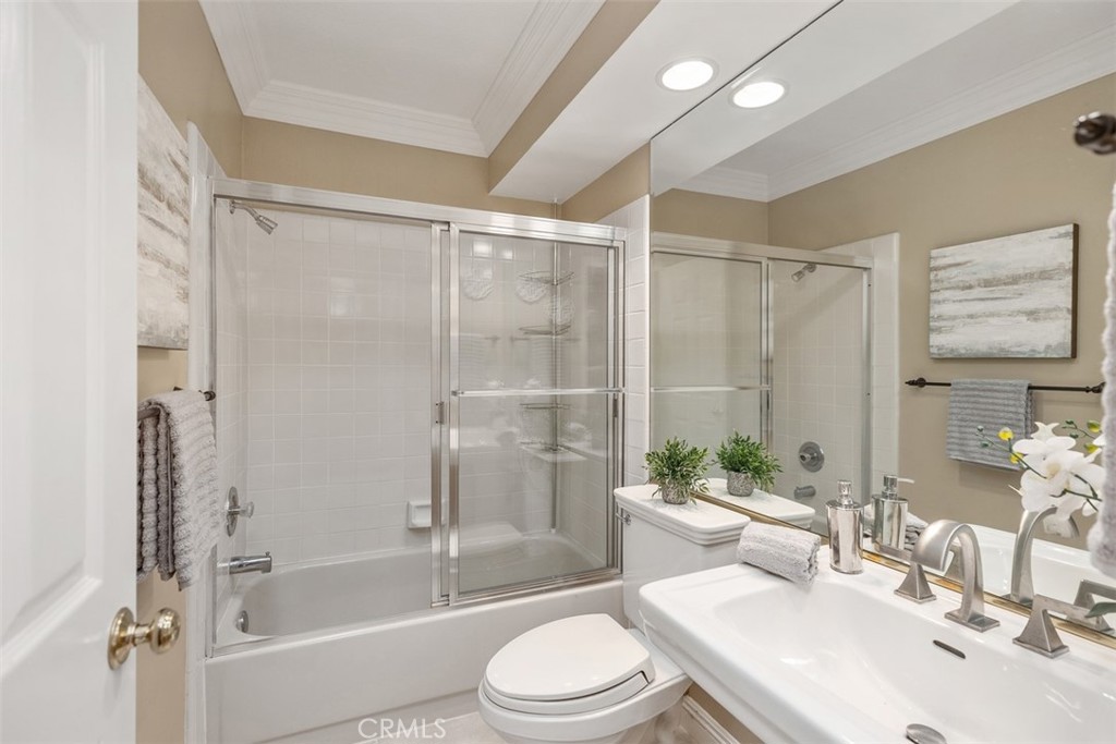 32 Suffolk Downs 105