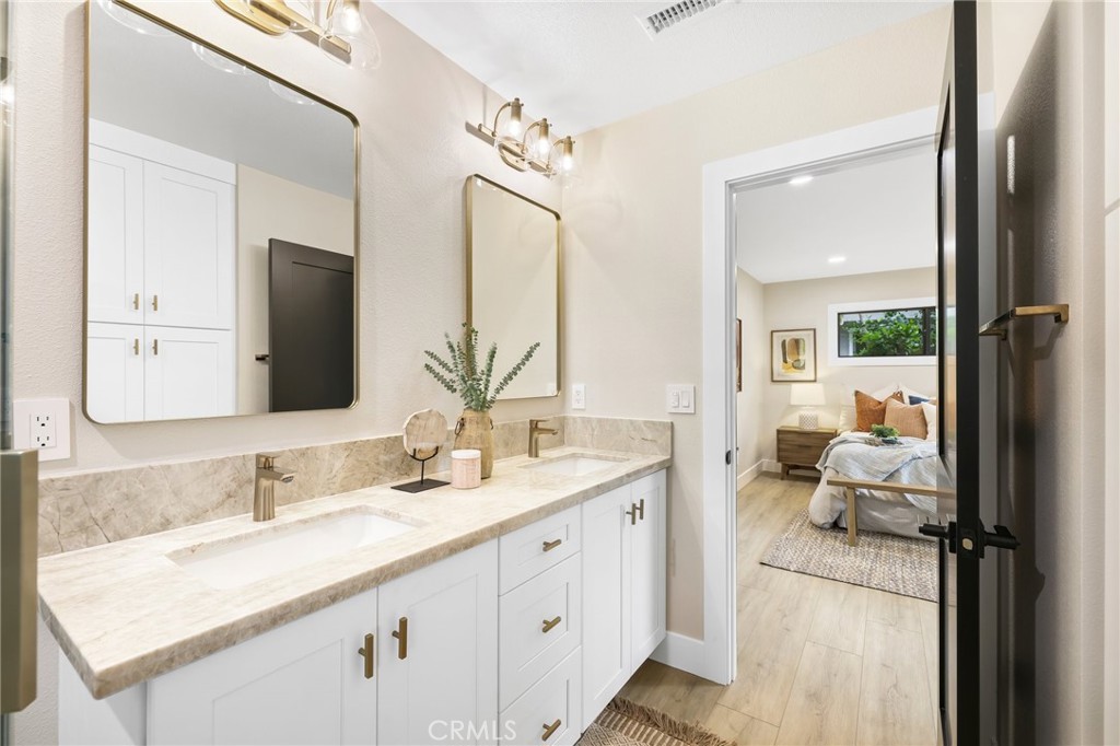 2104 N Greenbrier Street