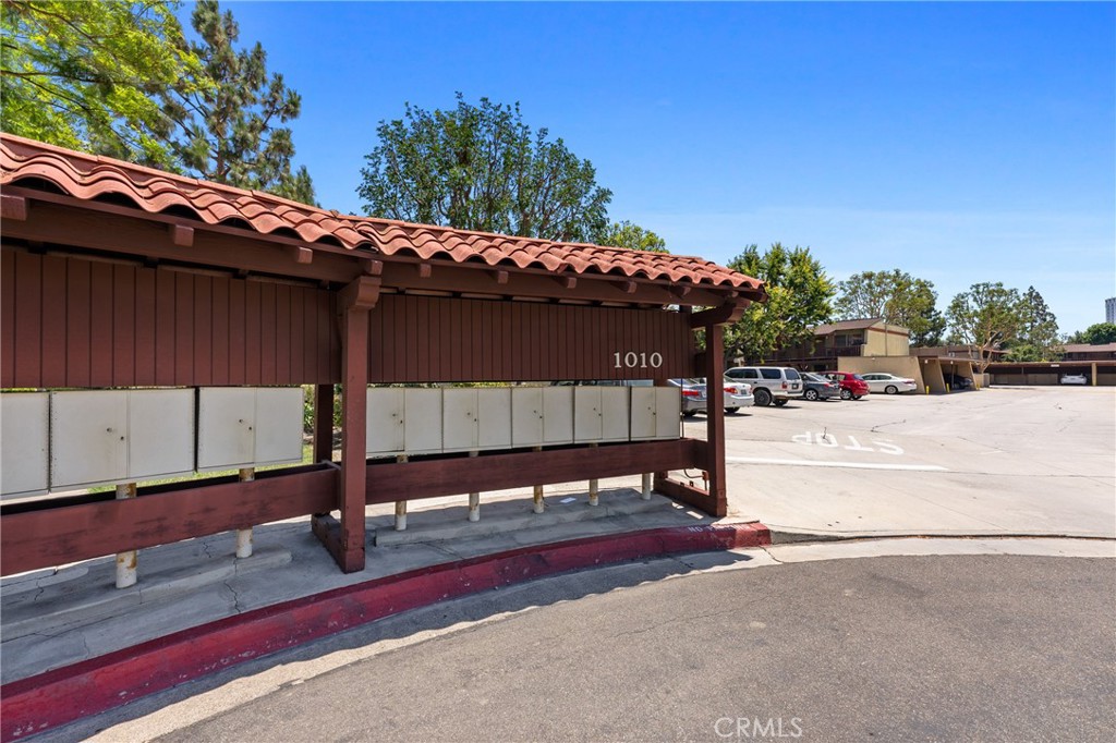 1010 W MacArthur Boulevard 54