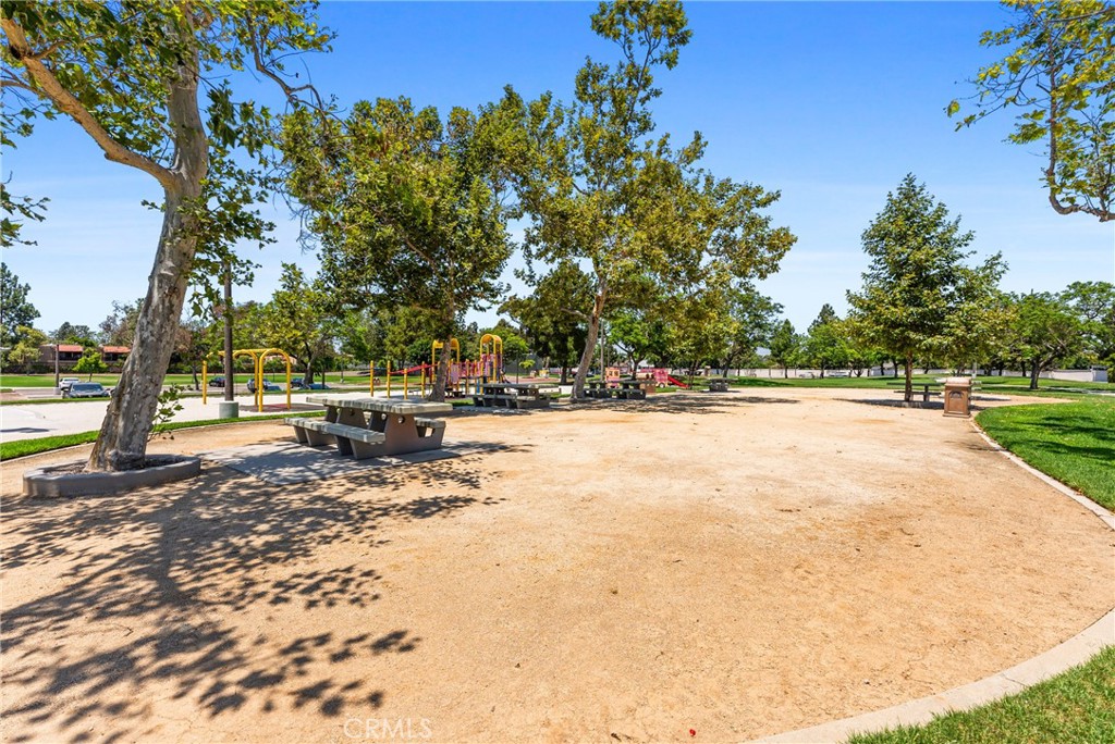 1010 W MacArthur Boulevard 54