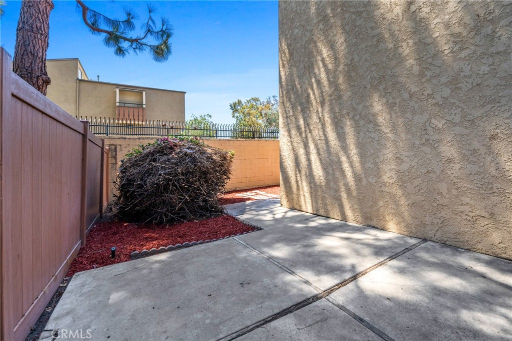 1010 W MacArthur Boulevard 54