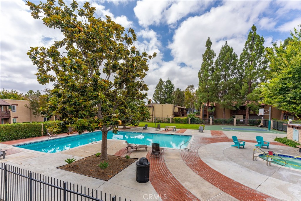 1010 W MacArthur Boulevard 54