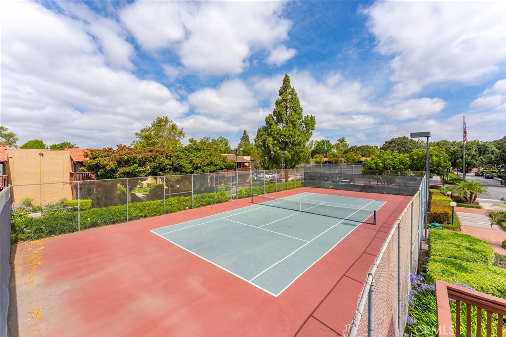 1010 W MacArthur Boulevard 54