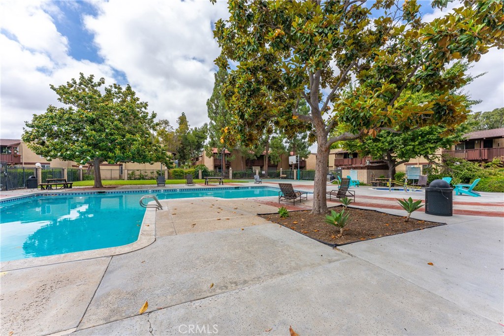 1010 W MacArthur Boulevard 54