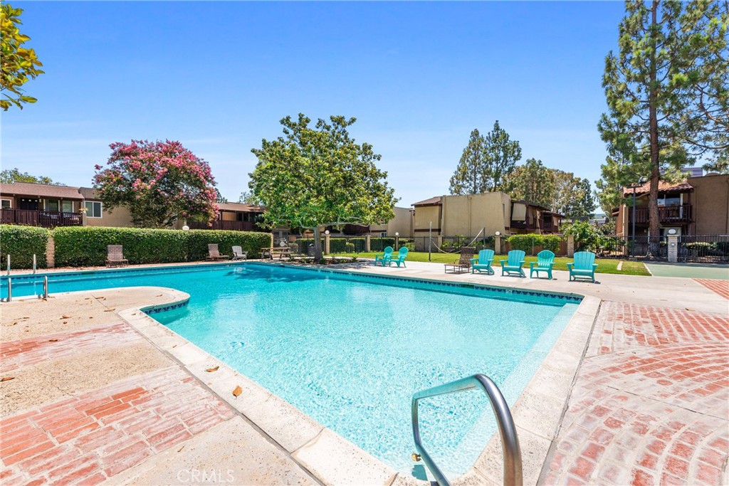 1010 W MacArthur Boulevard 54