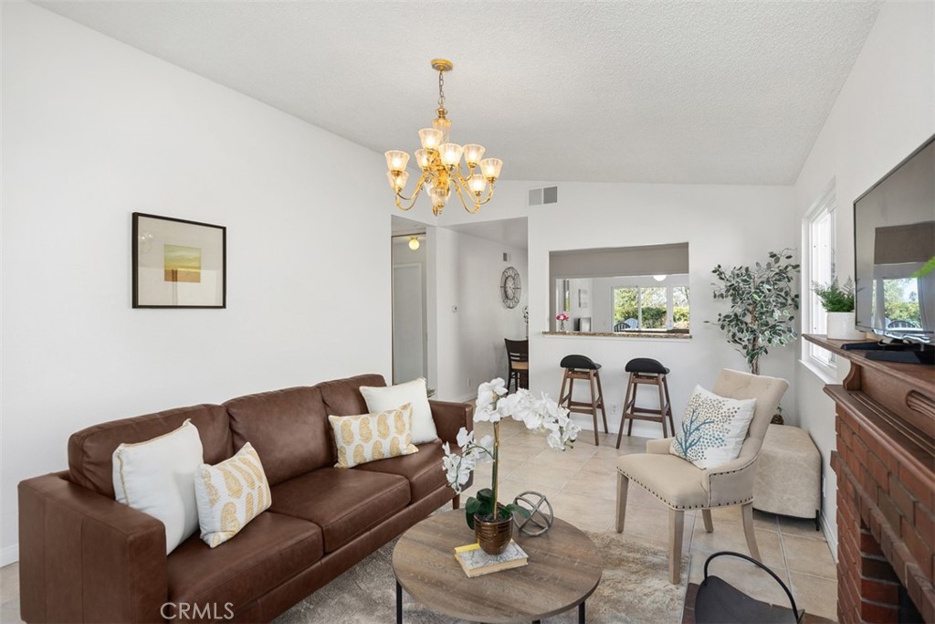 22761 Via Santa Maria