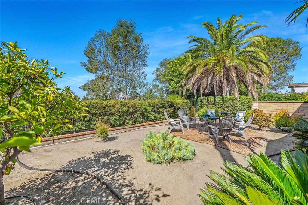 22761 Via Santa Maria