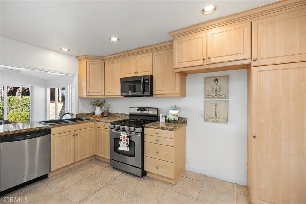 22761 Via Santa Maria