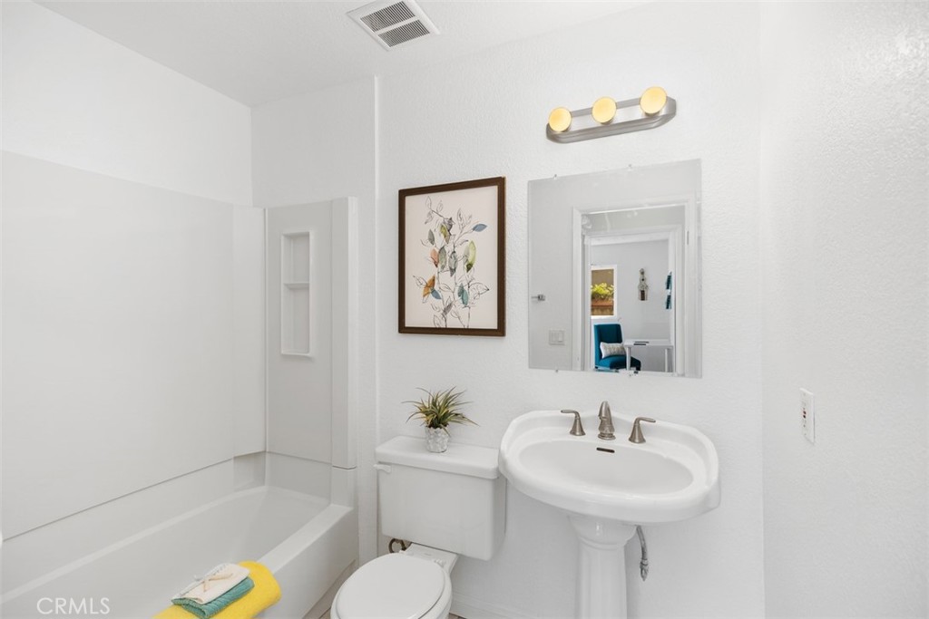 22761 Via Santa Maria