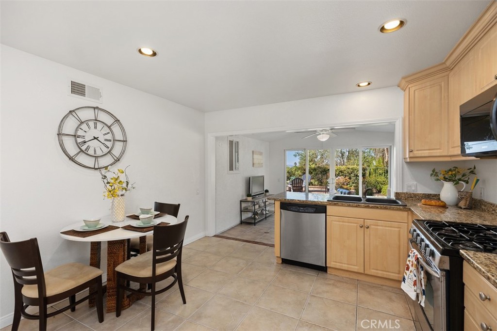 22761 Via Santa Maria