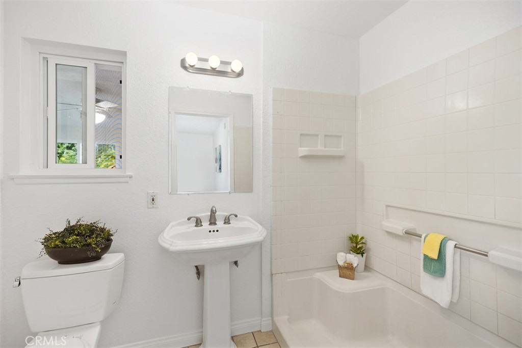 22761 Via Santa Maria