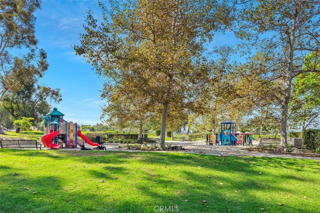 22761 Via Santa Maria