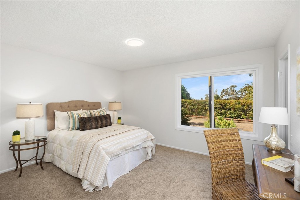 22761 Via Santa Maria