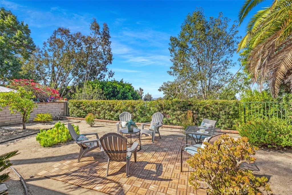 22761 Via Santa Maria