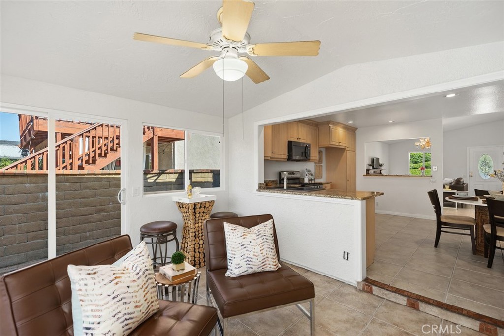 22761 Via Santa Maria