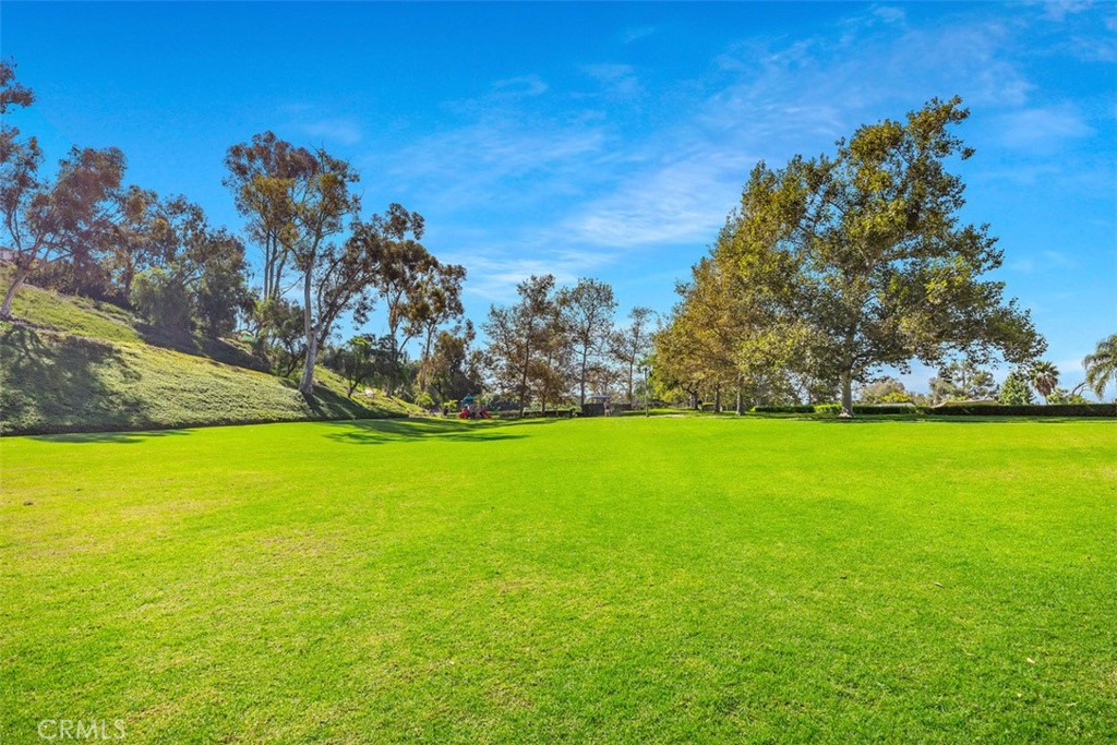 22761 Via Santa Maria