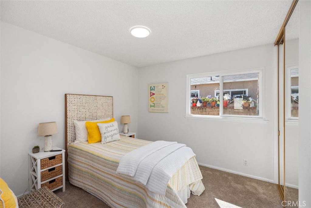 22761 Via Santa Maria