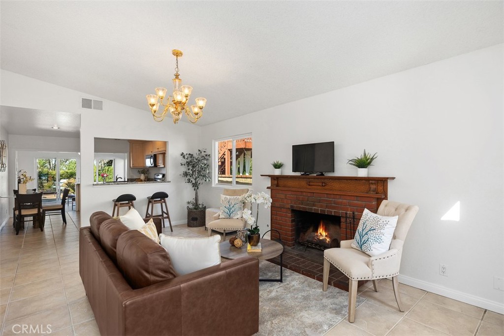 22761 Via Santa Maria