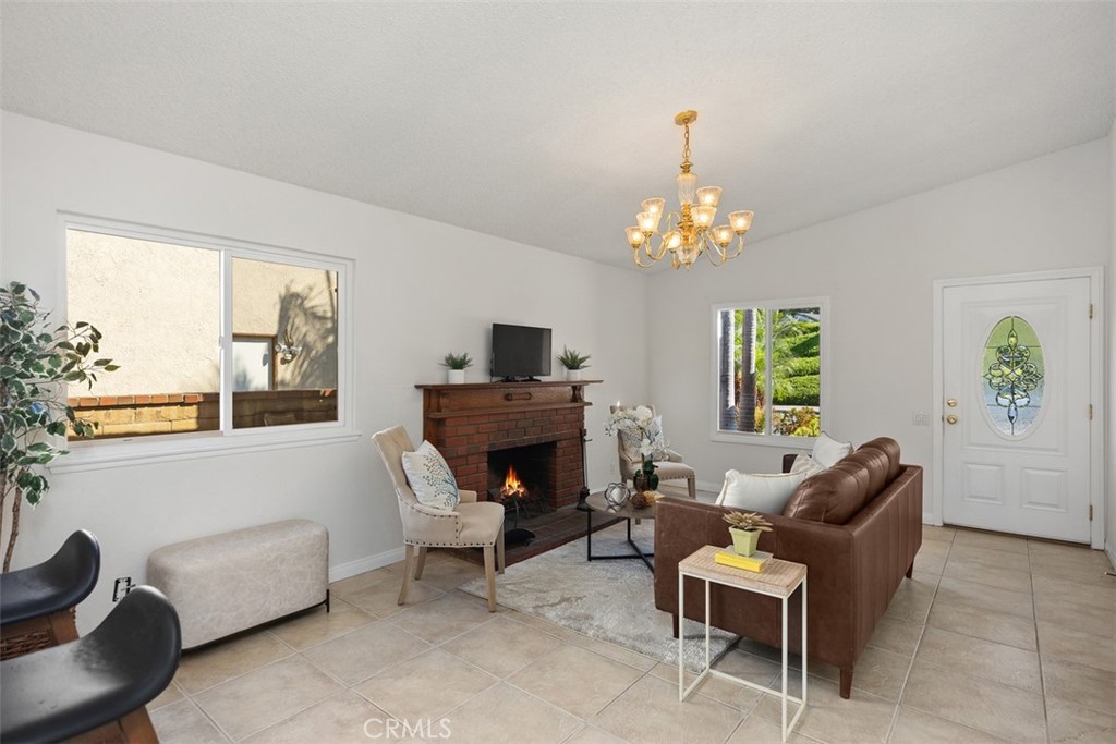 22761 Via Santa Maria