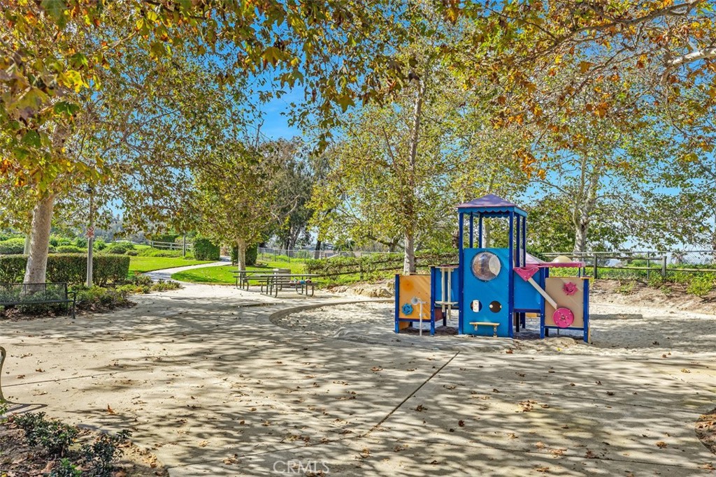 22761 Via Santa Maria