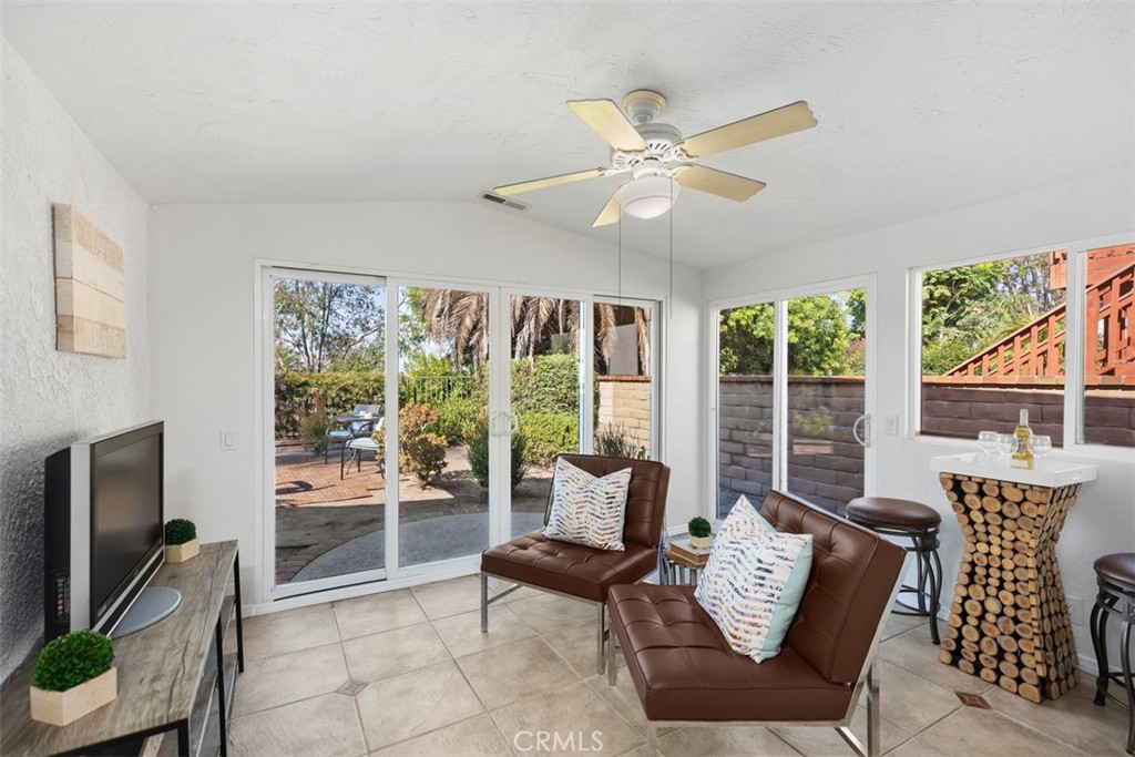 22761 Via Santa Maria