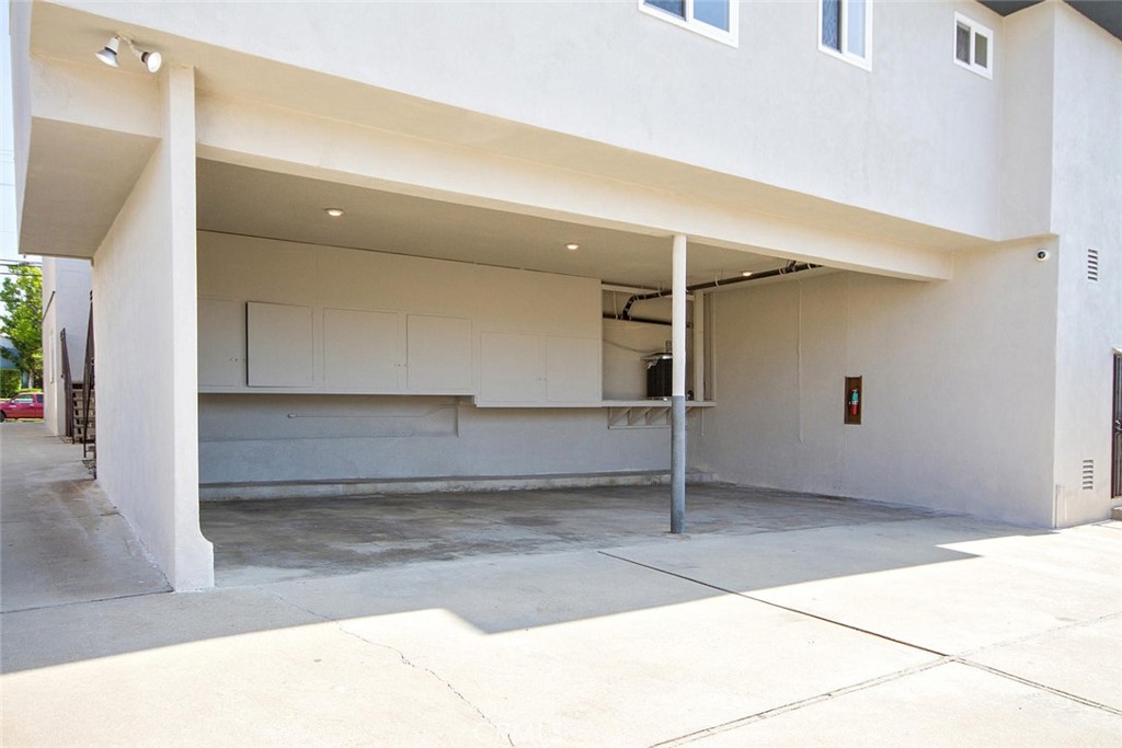 520 E Regent Street 5