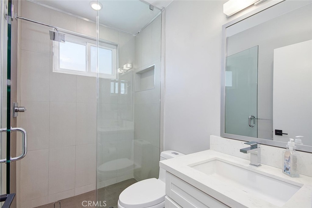 520 E Regent Street 5