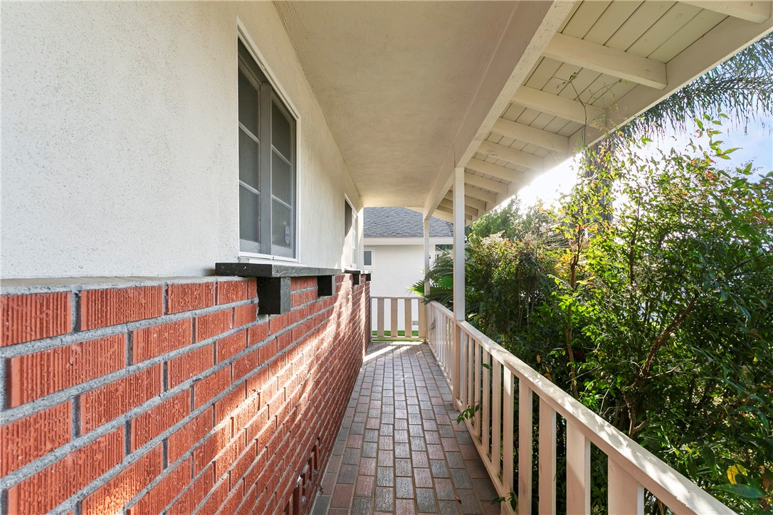 2232 E Parkside Avenue