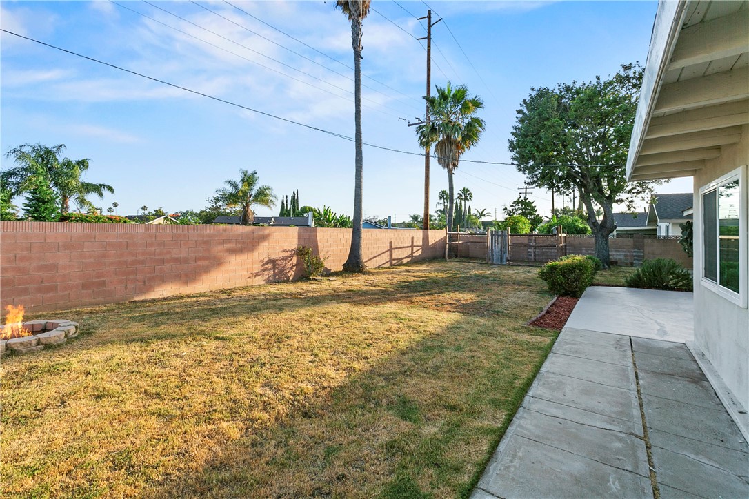 2232 E Parkside Avenue