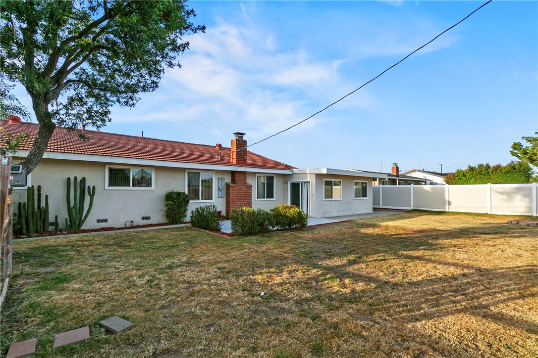 2232 E Parkside Avenue