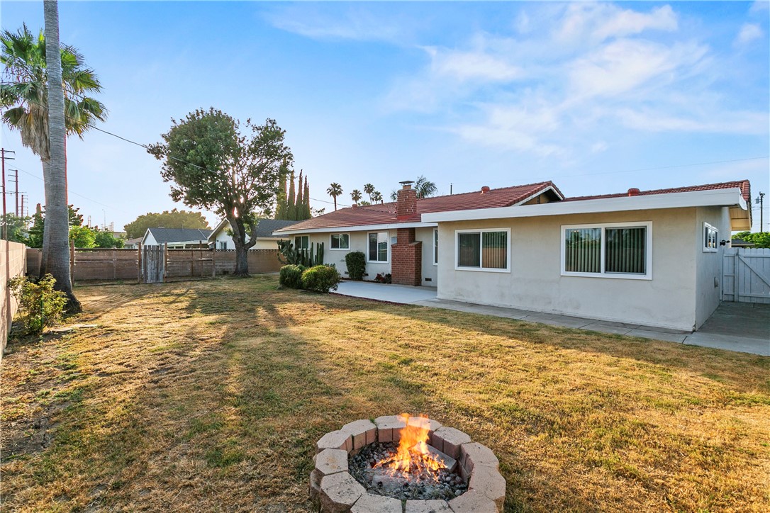 2232 E Parkside Avenue