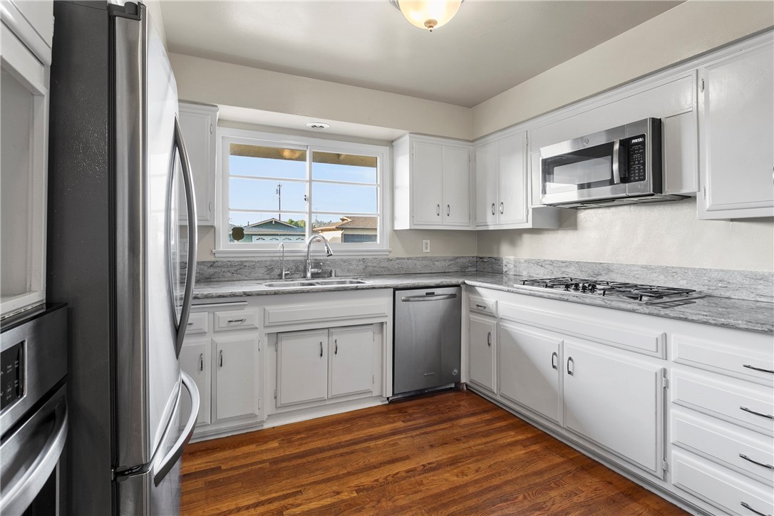 2232 E Parkside Avenue