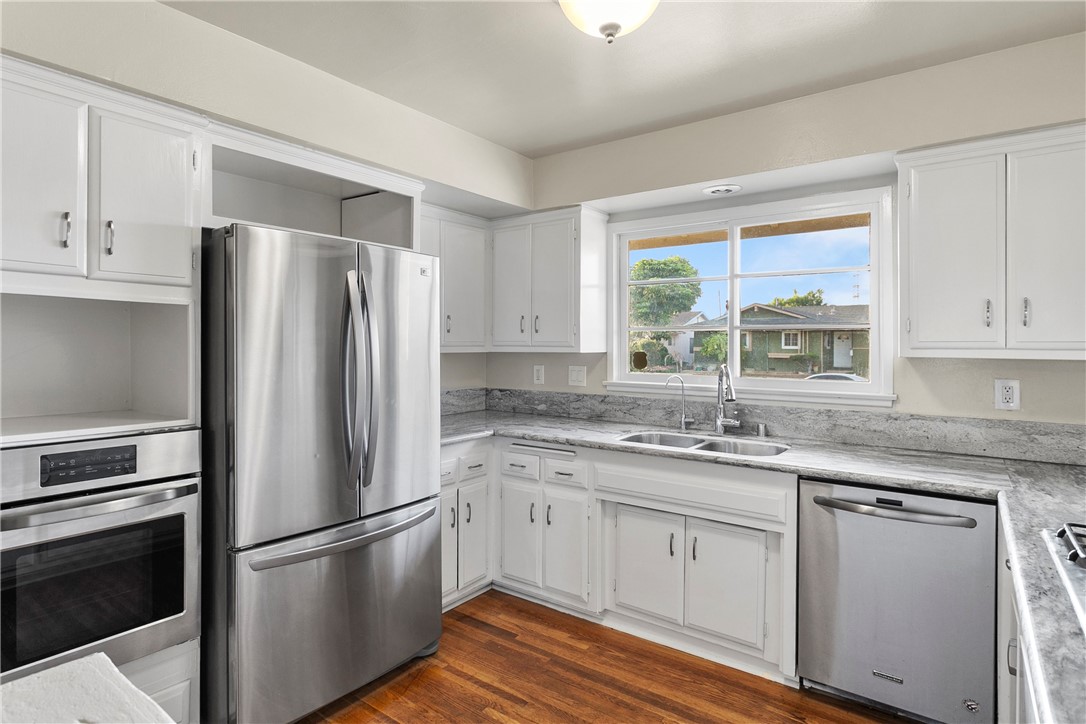 2232 E Parkside Avenue