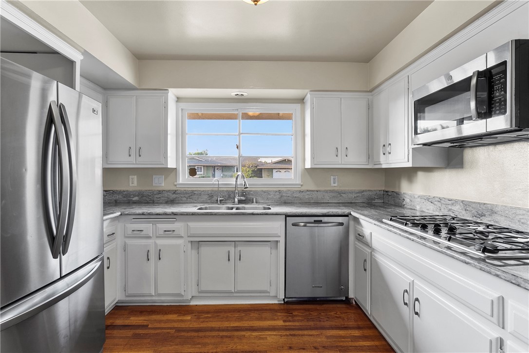 2232 E Parkside Avenue