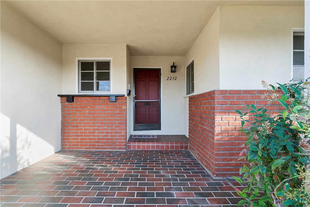 2232 E Parkside Avenue