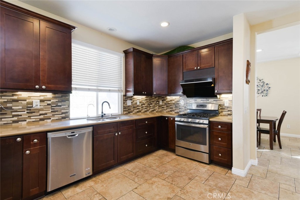 7576 Walnut Grove Avenue